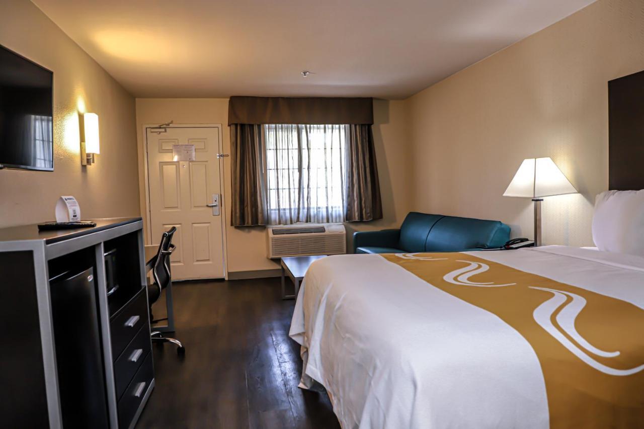 Quality Inn & Suites Camarillo-Oxnard Екстер'єр фото