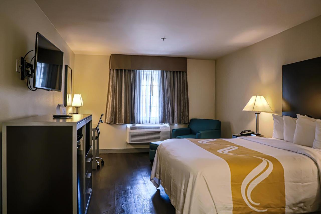 Quality Inn & Suites Camarillo-Oxnard Екстер'єр фото