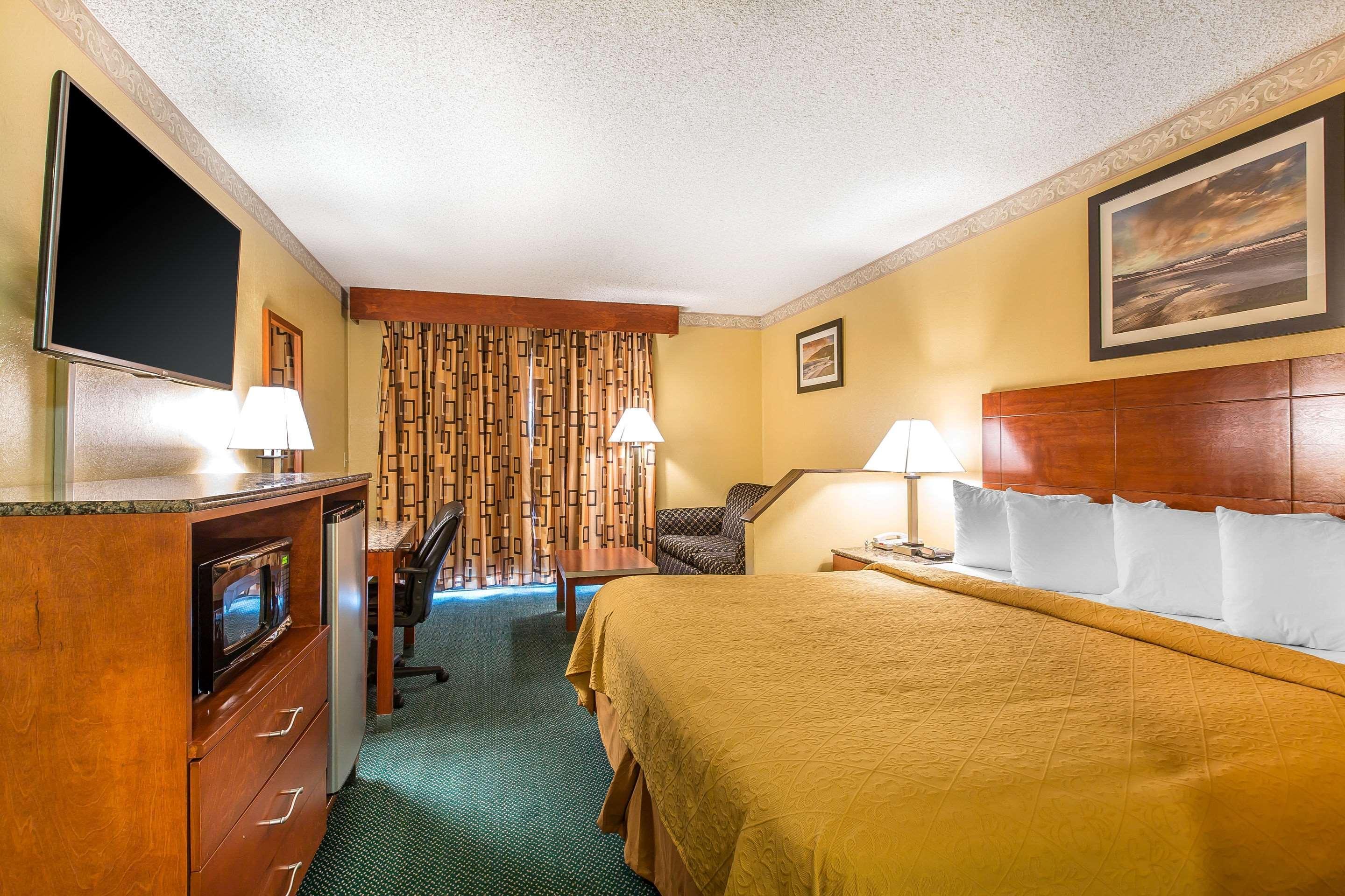 Quality Inn & Suites Camarillo-Oxnard Екстер'єр фото