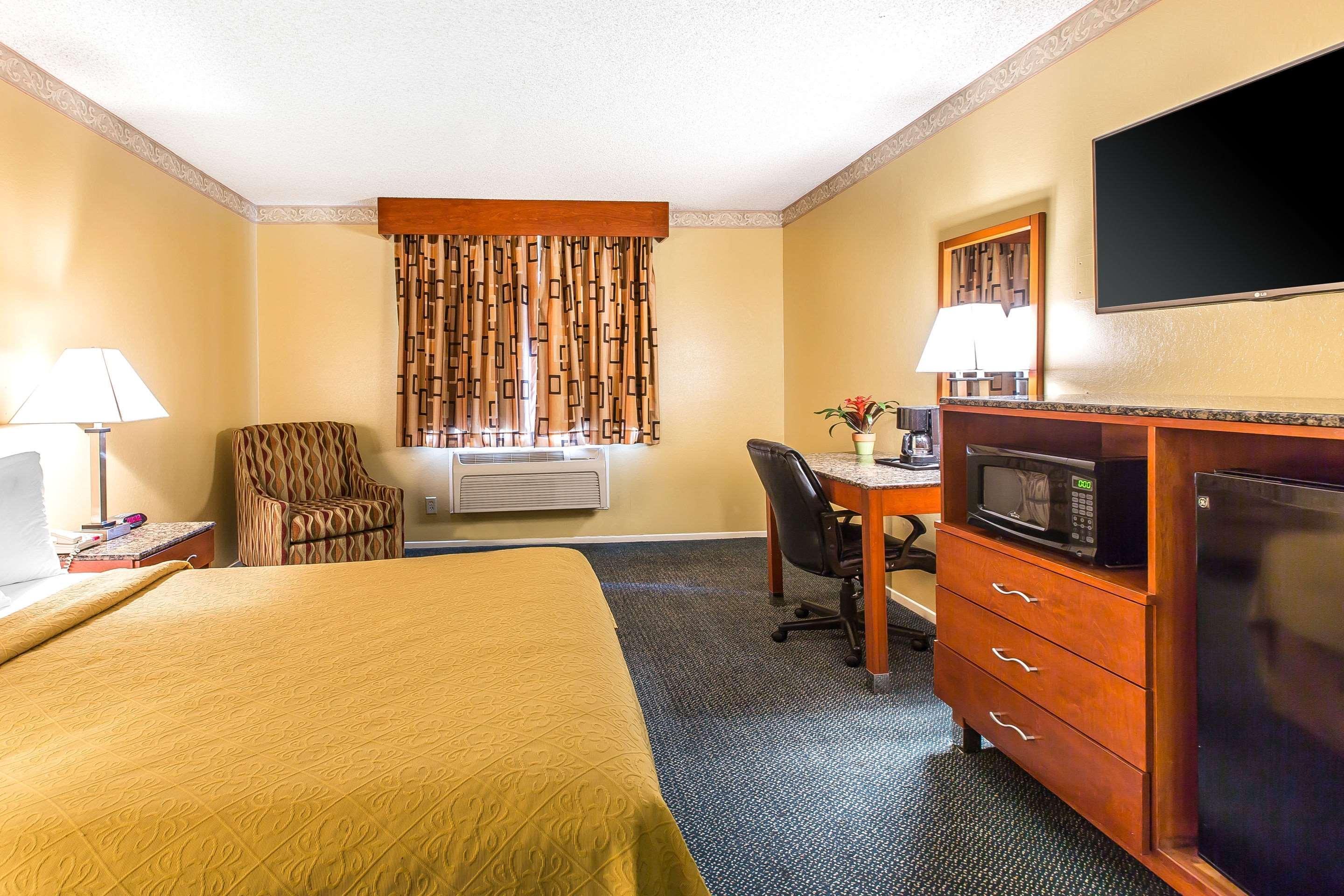 Quality Inn & Suites Camarillo-Oxnard Екстер'єр фото