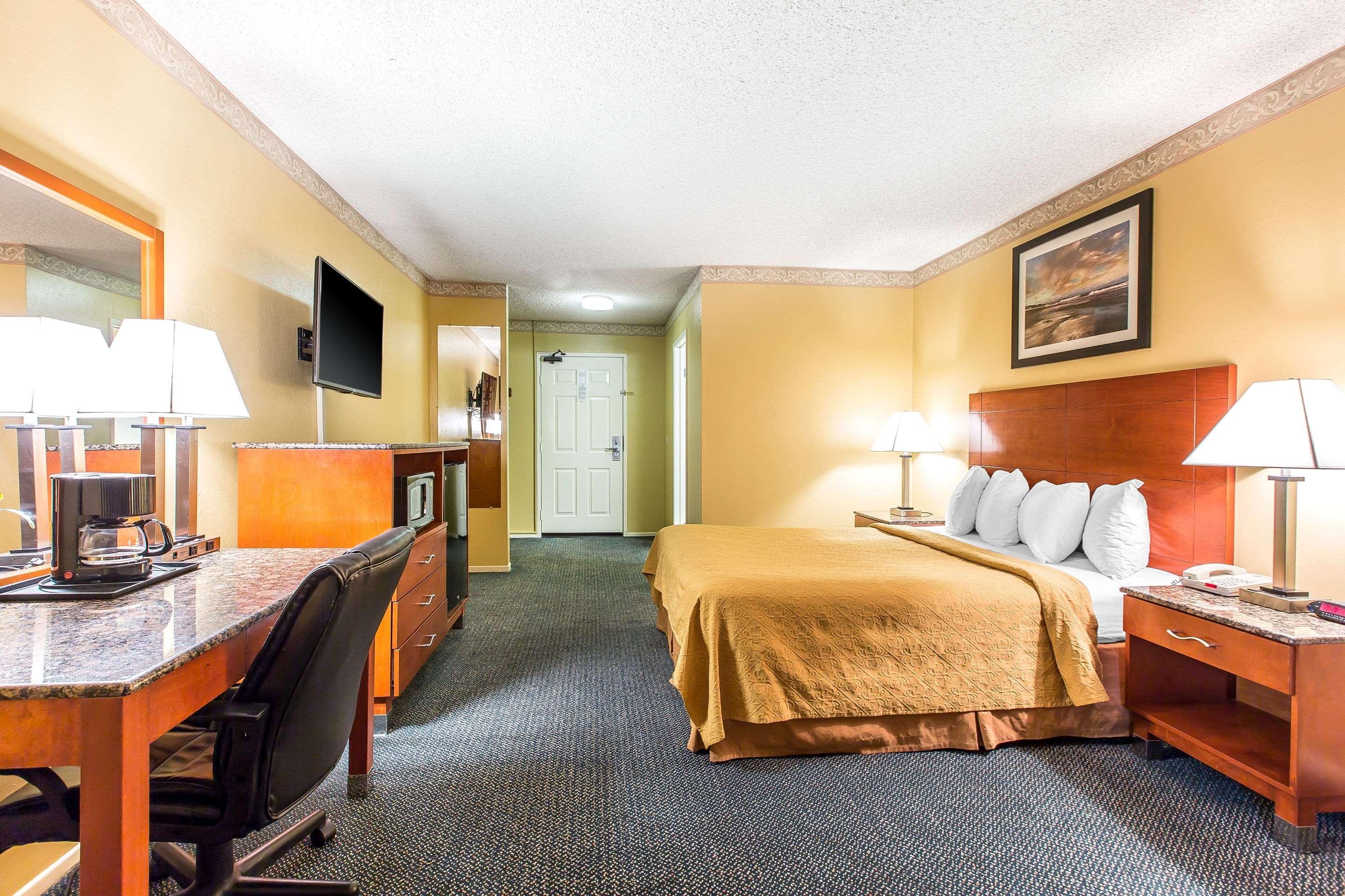 Quality Inn & Suites Camarillo-Oxnard Екстер'єр фото