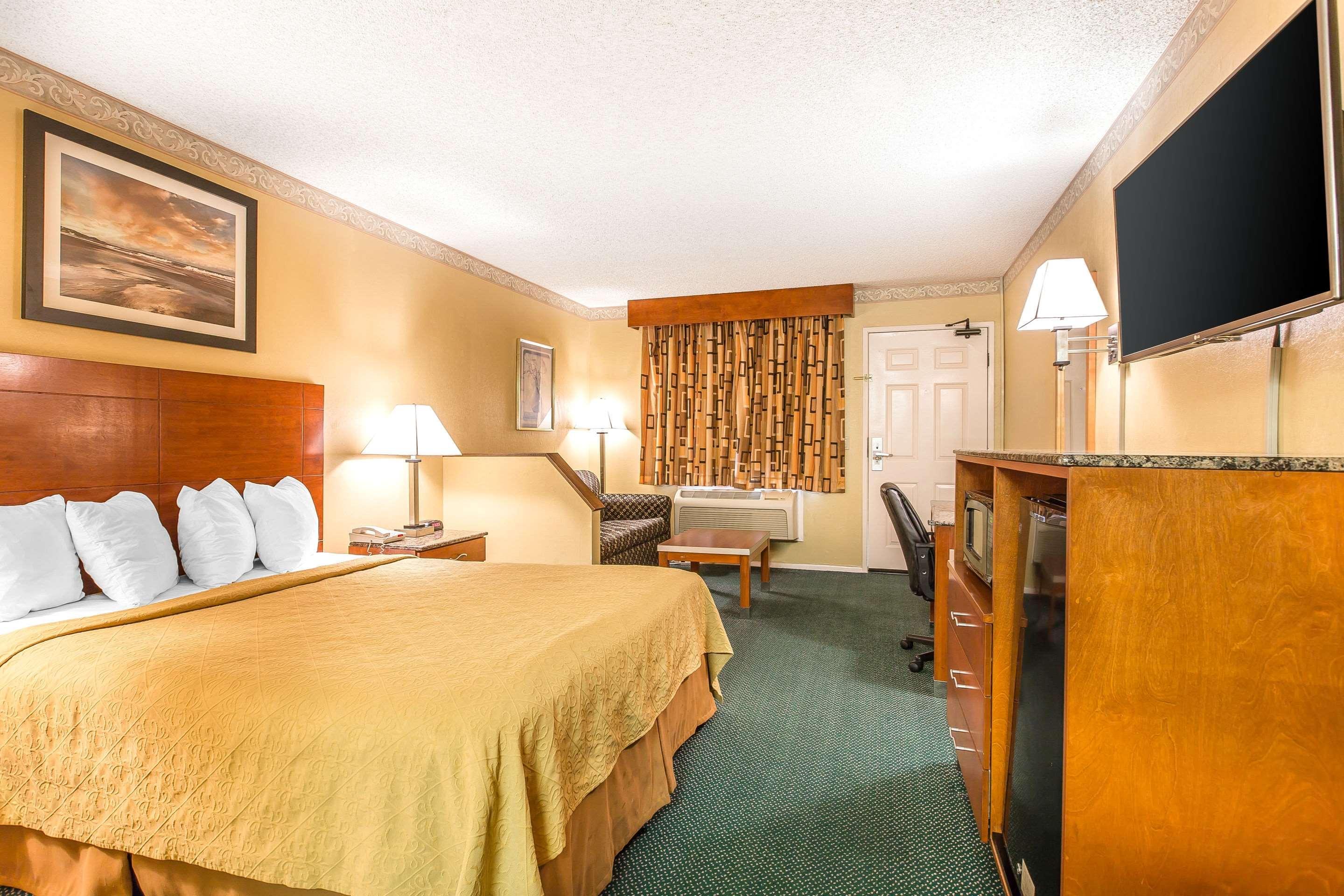 Quality Inn & Suites Camarillo-Oxnard Екстер'єр фото
