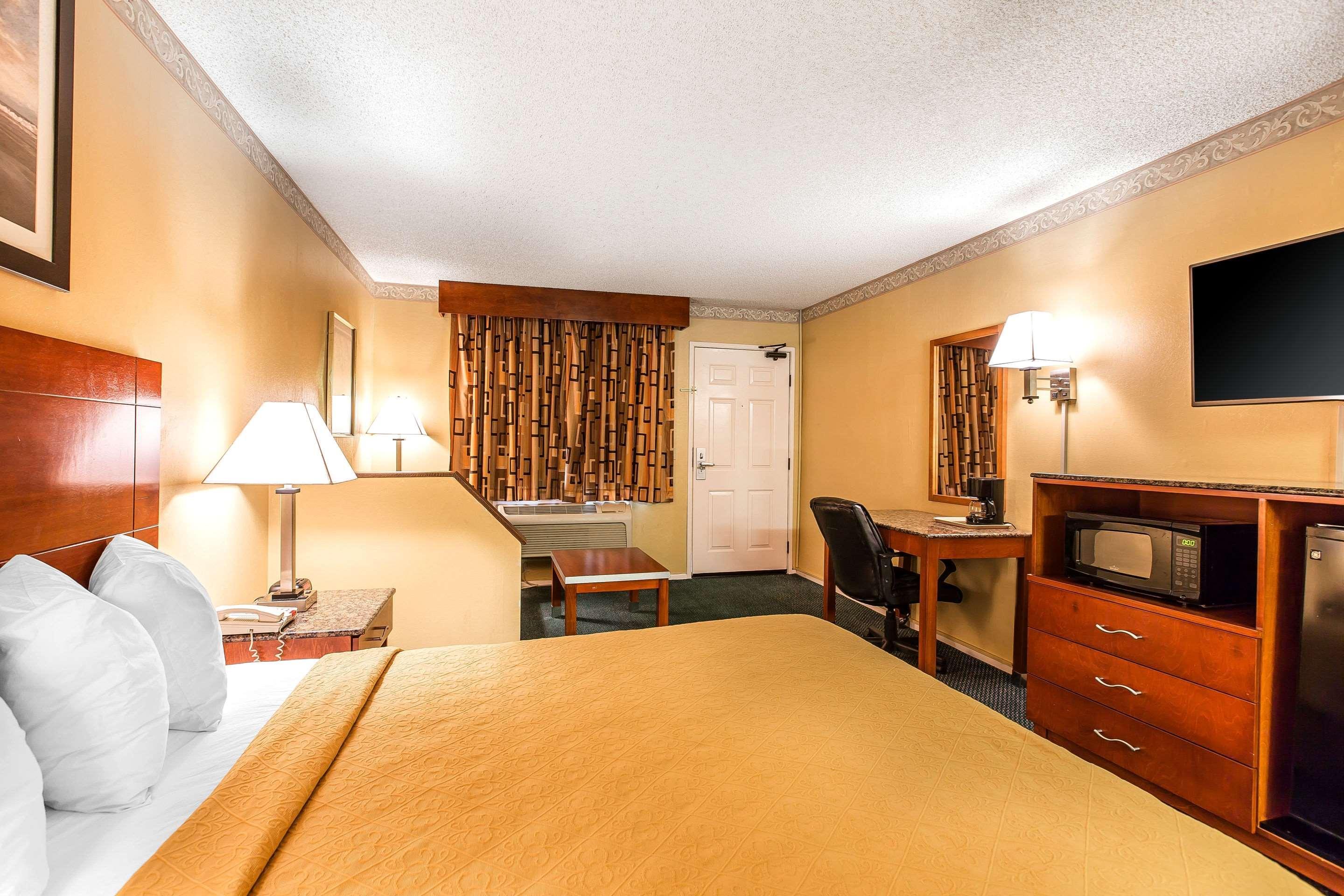 Quality Inn & Suites Camarillo-Oxnard Екстер'єр фото