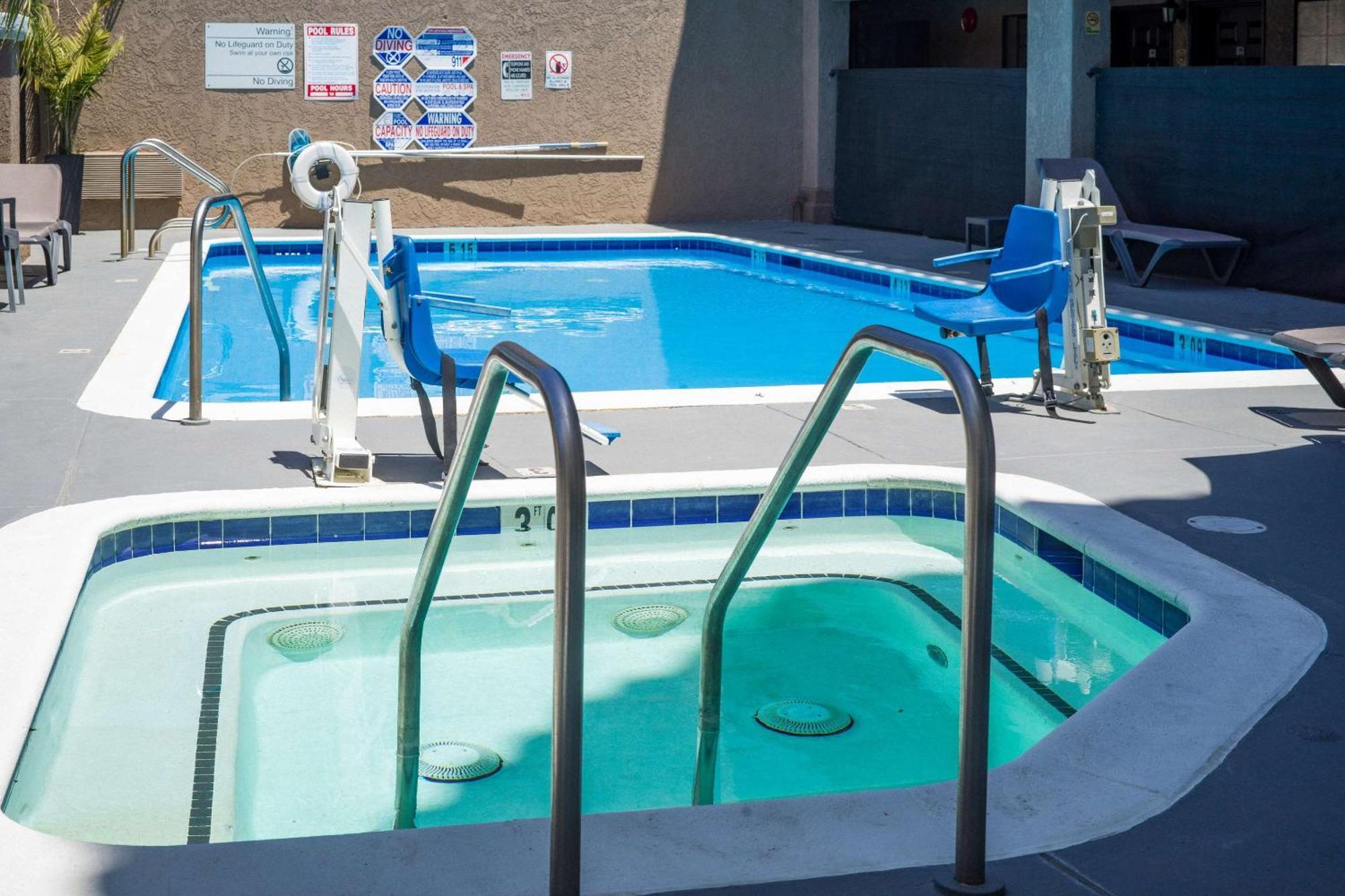 Quality Inn & Suites Camarillo-Oxnard Екстер'єр фото