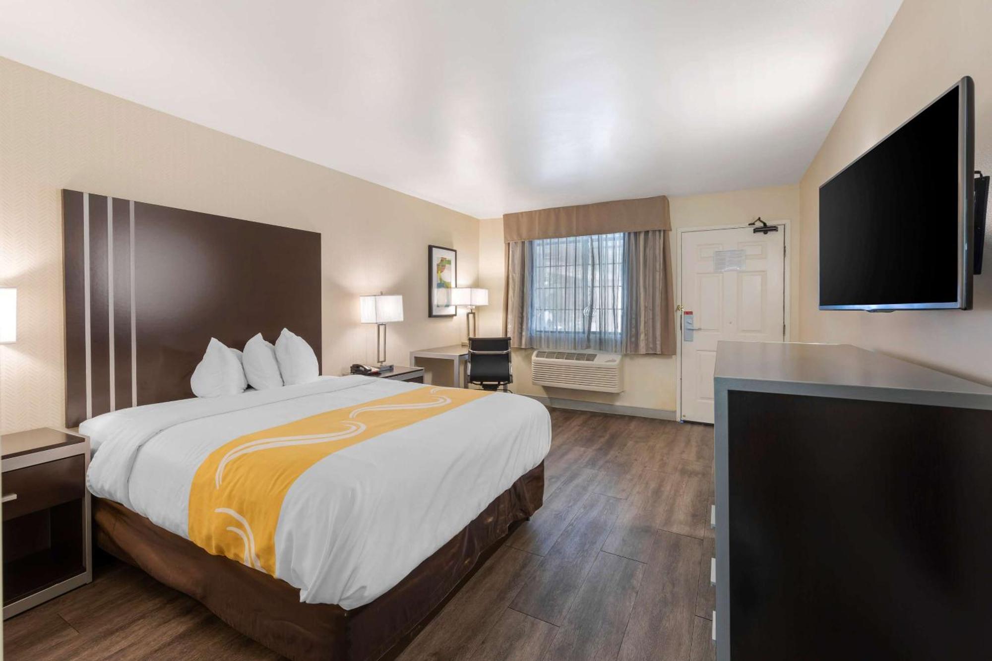 Quality Inn & Suites Camarillo-Oxnard Екстер'єр фото