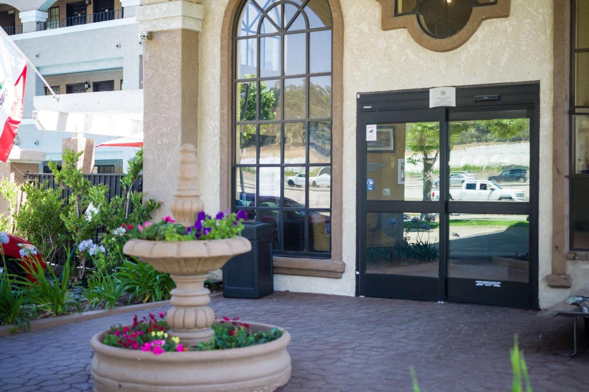 Quality Inn & Suites Camarillo-Oxnard Екстер'єр фото
